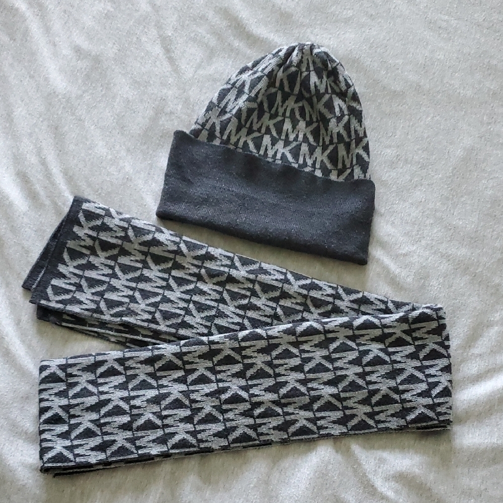 Michael Kors Black and Gray Beanie and Scarf Set Gender Neutral - Picture 1 of 6